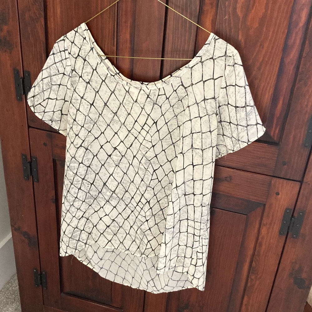 Olive & Oak Cream Short Sleeve Blouse